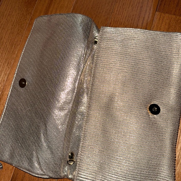 Chic Metallic Clutch with Zipper - Picture 3 of 5